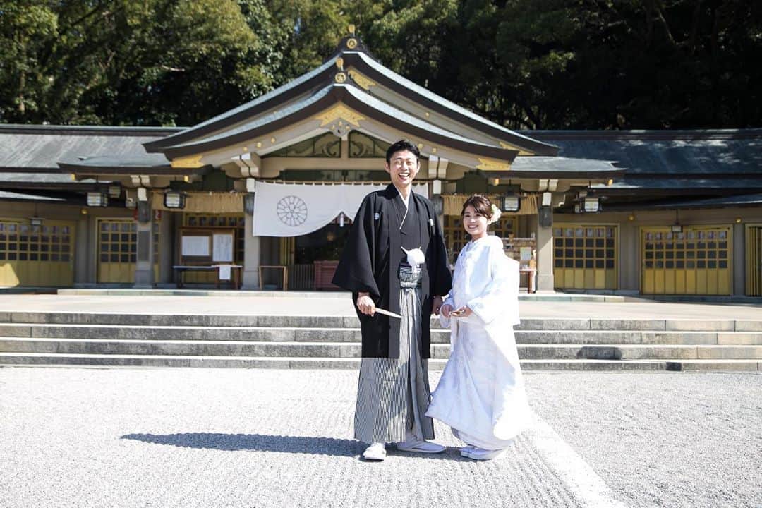 和婚スタイルさんのインスタグラム写真 - (和婚スタイルInstagram)「本殿をバックに素敵な1枚です✨  8月30日に護国神社で模擬挙式を 行いますので、是非お越し下さい☺️❣️  -------------------------  お二人で、ご家族でアットホームな 和婚をご希望の方 和婚スタイルへご相談ください👘💕 @wakonstyle  プロフィールのリンクからHPを ご覧いただけます。  ------------------------ . . . #japanesewedding #weddingphoto #shintowedding #白無垢#日本の結婚式 #少人数結婚式 #家族婚#和婚#結婚写真 #護国神社」8月17日 20時00分 - wakonstyle
