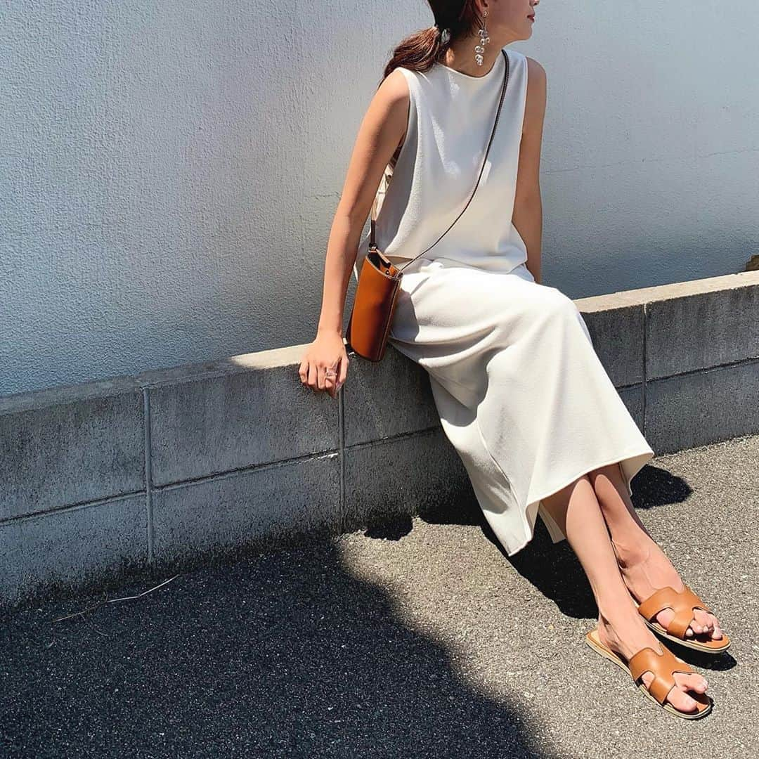 Nagiさんのインスタグラム写真 - (NagiInstagram)「昨日の☺️ . . onepiece. bag. #adametrope shoes. #titivate  accessory. #mili . . . . #code#ootd#outfit#fashion#コーデ#ファッション#カジュアル#シンプル#ワンピース#サンダル#イヤリング」8月17日 20時01分 - nagina001