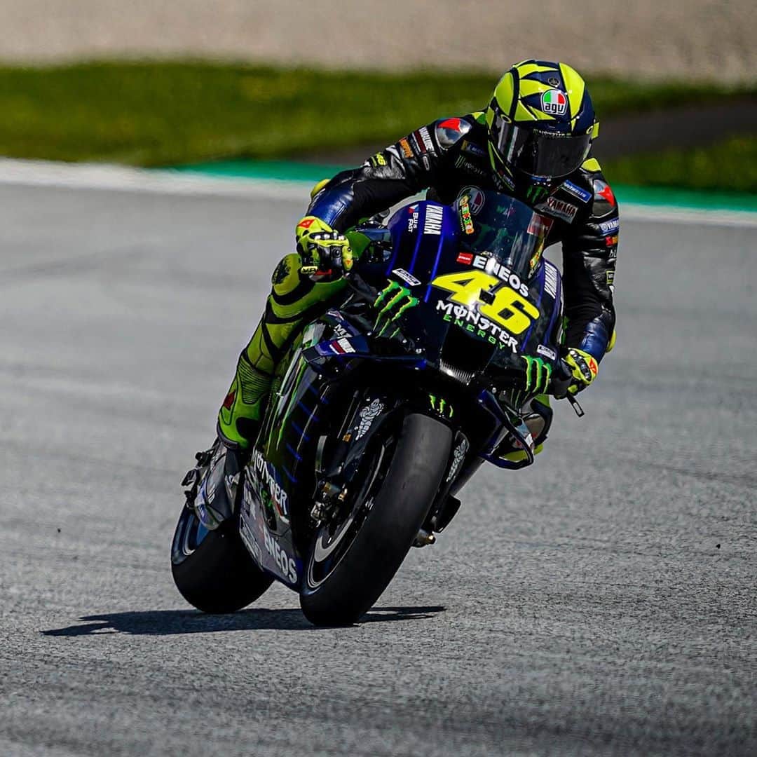 YamahaMotoGPさんのインスタグラム写真 - (YamahaMotoGPInstagram)「#MotivationMonday 💪   Yesterday's restart wasn't easy for @valeyellow46 and @maverick12official, but they went out there and got the job done. Their passion for @motogp is never-ending 🔥   #MonsterYamaha  #MotoGP  #AustrianGP」8月17日 20時08分 - yamahamotogp