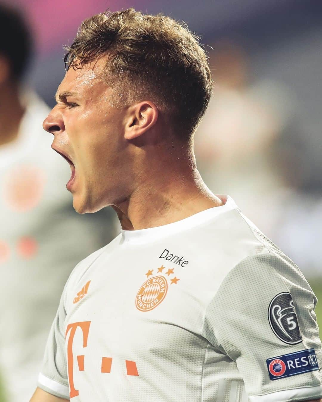 バイエルン・ミュンヘンさんのインスタグラム写真 - (バイエルン・ミュンヘンInstagram)「Joshua Kimmich IS the 💯 emoji! #MondayMotivation  . . @jok_32 #FCBFCB #MissionLis6on #FCBayern #UCL」8月17日 20時28分 - fcbayern