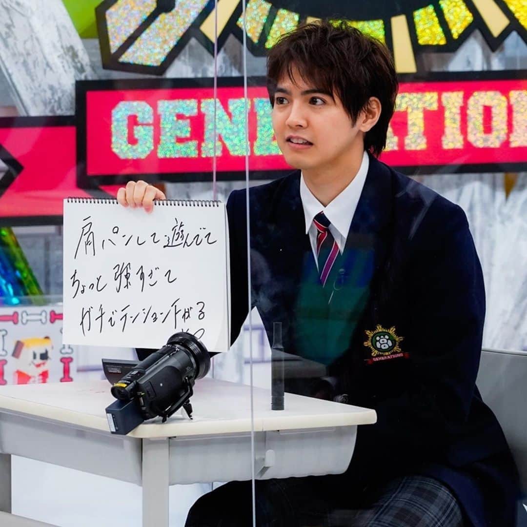GENERATIONS高校TVのインスタグラム：「まだまだ制服いけちゃうチームヤング♡ . あるあるネタの勉強中、 涼太はペーシ以外にも こんなあるあるを出していました👀 . 公式Twitter @gene_kou で検索🔍」