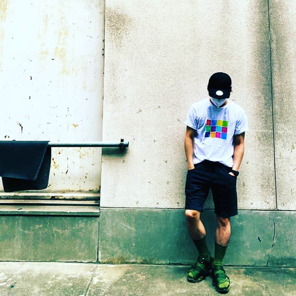 納谷健のインスタグラム：「白いいな。。。 黒は会員限定色。  https://ameblo.jp/we-goodsinfo/entry-12615993611.html」