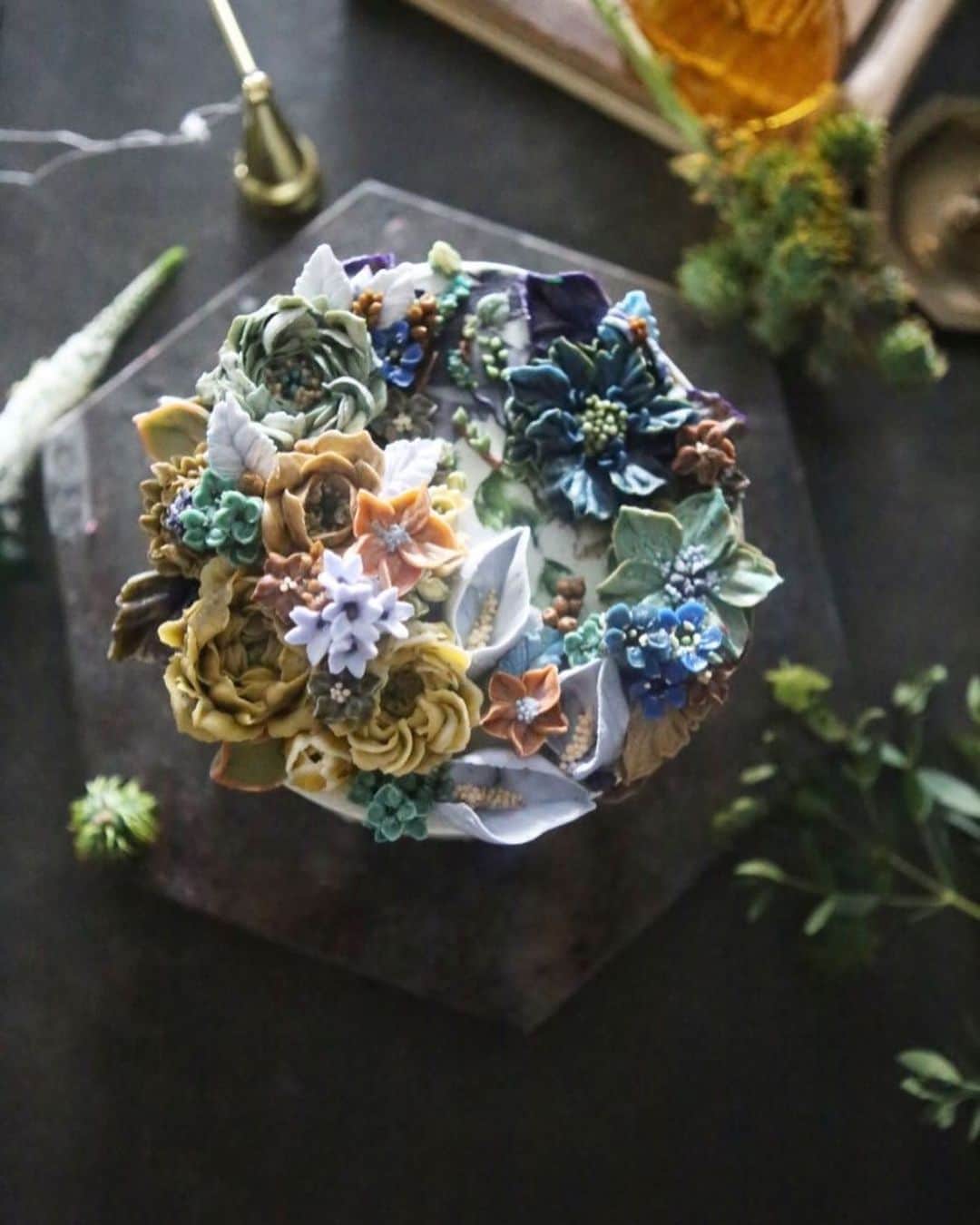 청담 수케이크 (atelier soo)さんのインスタグラム写真 - (청담 수케이크 (atelier soo)Instagram)「ㅡ 2017-2018. Soo color. Moden.  ㅡ #flower #cake #flowercake #partycake #birthday #bouquet #buttercream #baking #wilton #weddingcake ㅡ www.soocake.com」8月17日 20時37分 - soocake_ully