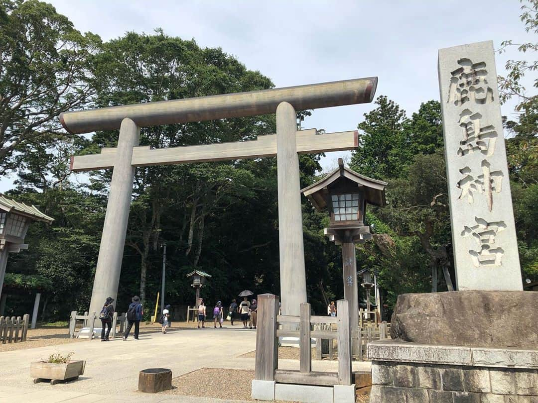 真奈さんのインスタグラム写真 - (真奈Instagram)「. 地方に行くと行ける限り 神社に行くんです⛩ とっても好きで 御朱印も集めてて …んで今回は御朱印をどこかに 忘れて来てしまいました。 必ず迎えに行きます（笑）」8月17日 20時30分 - manatmnt0116