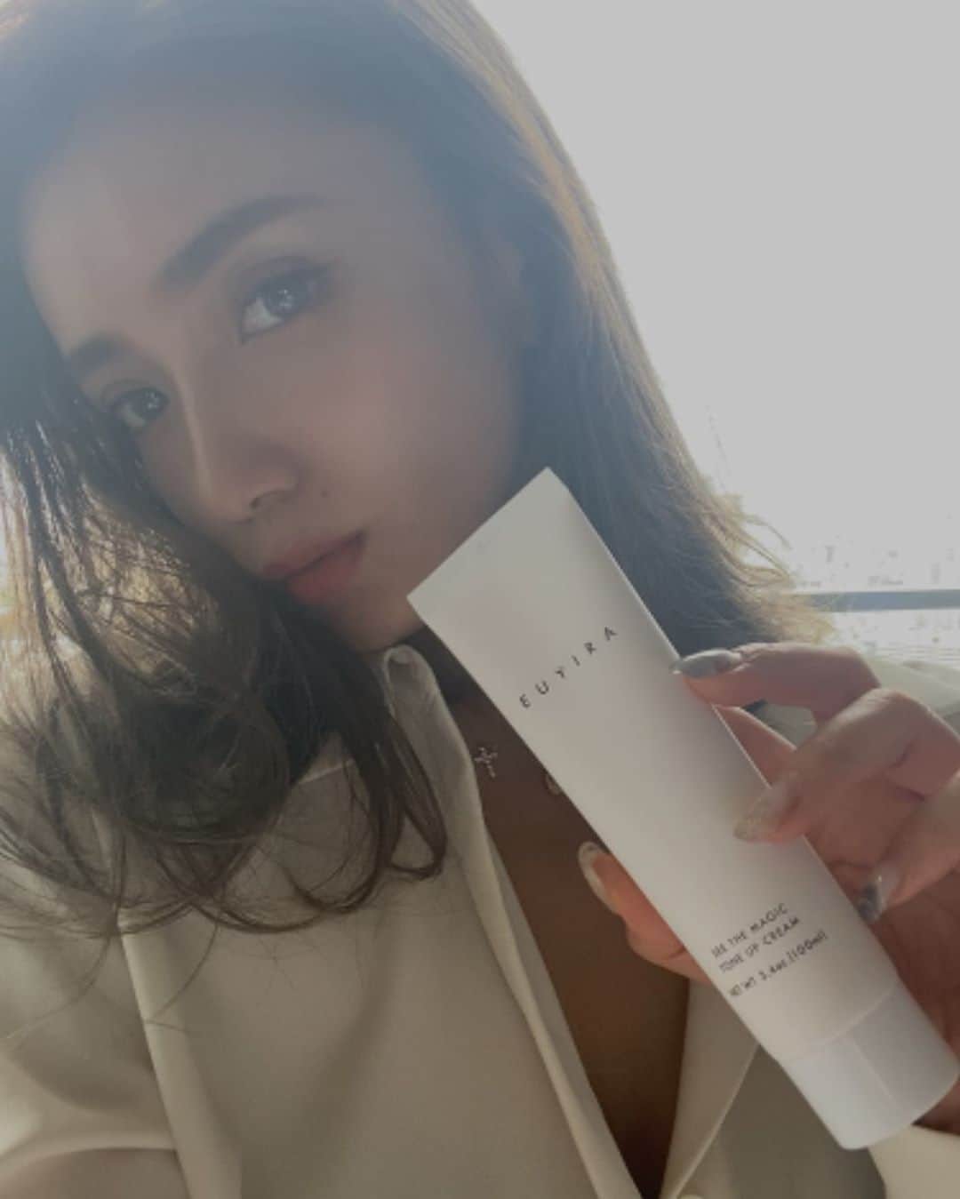 谷口紗耶香のインスタグラム：「🤍🤍🤍 @euyira_jp   下地としても万能なトーンup cream。 イイよ🤙🏻」