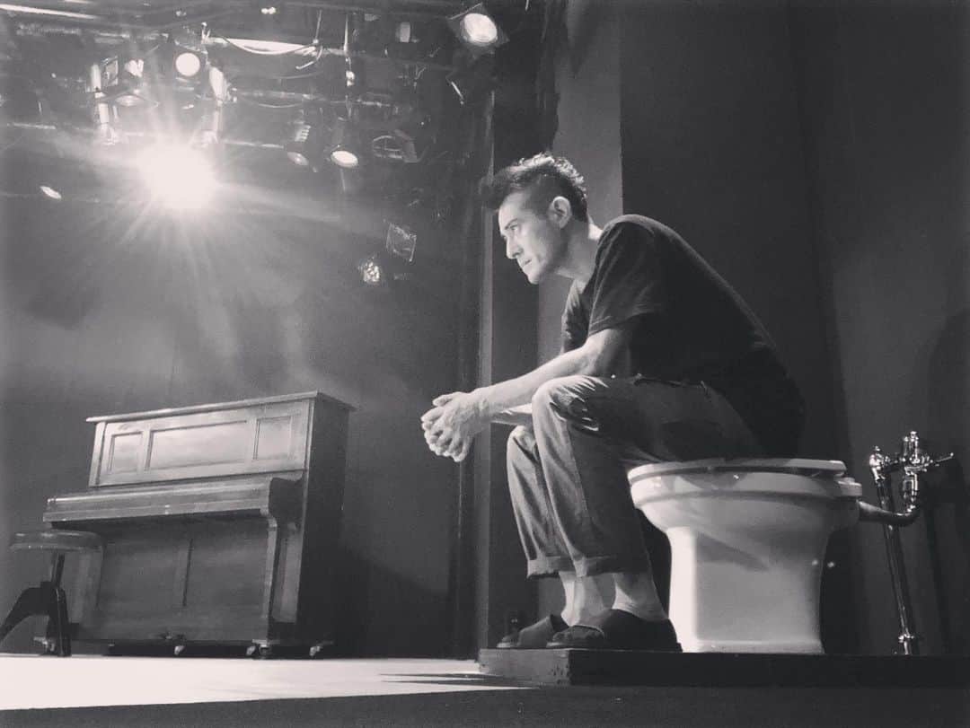 青木伸輔さんのインスタグラム写真 - (青木伸輔Instagram)「舞台「冷たい火」昨日無事千穐楽を迎えることができました。 この時世の中での公演はとても特別な体験になりました。 そして何より劇場に足を運んでくれたお客様に深く感謝致します。#冷たい火 #舞台 #下北沢b1 #劇場」8月17日 20時43分 - shinsuke.aoki