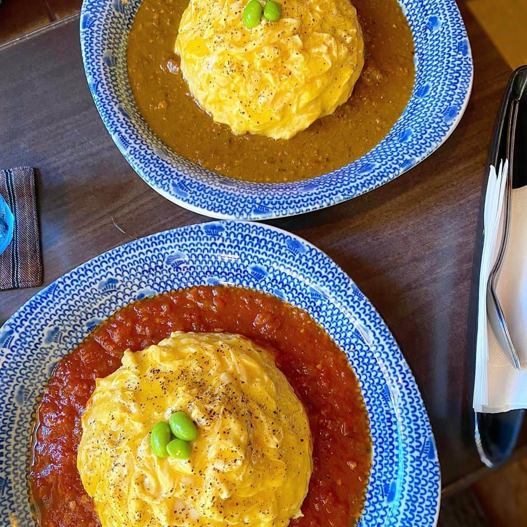 得あゆさんのインスタグラム写真 - (得あゆInstagram)「直島にあるご飯屋さん🍚 『中奥』 @cafesalon_nakaoku トマトオムライス🍅 カレーオムライス🍛 食べたけどトマトが自分的に優勝でした🥇 とても癒されるお店なので 直島に行ったら行ってみてね💓 ・ ・ ・ ・ ・ ・ ・ ・ ・ ・ ・ ・ ・ ・ ・ ・ #直島#ご飯屋さん#ランチ#お昼ごはん#直島カフェ#カフェ巡り#田舎#オムライス#中奥#香川県#香川旅行#ドライブ#島#南国#四国#夏休み#夏の思い出#オトナ女子#大人可愛い#インスタ映え#旅行#女子旅#草間彌生#アート#現代アート#アートの島#yayoikusama#tripgram#japanesegirl#ferry」8月17日 20時48分 - tokuayu819