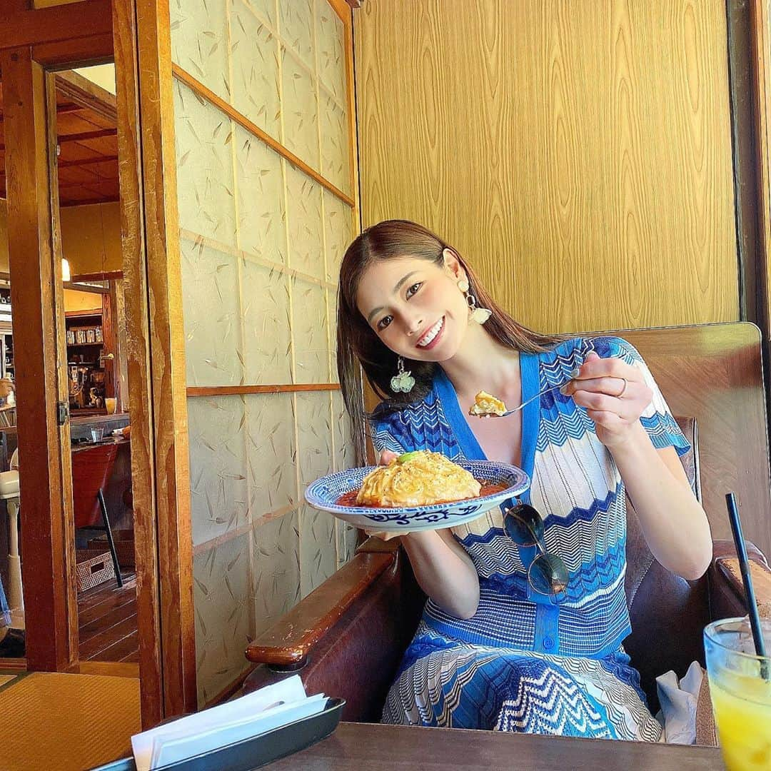 得あゆさんのインスタグラム写真 - (得あゆInstagram)「直島にあるご飯屋さん🍚 『中奥』 @cafesalon_nakaoku トマトオムライス🍅 カレーオムライス🍛 食べたけどトマトが自分的に優勝でした🥇 とても癒されるお店なので 直島に行ったら行ってみてね💓 ・ ・ ・ ・ ・ ・ ・ ・ ・ ・ ・ ・ ・ ・ ・ ・ #直島#ご飯屋さん#ランチ#お昼ごはん#直島カフェ#カフェ巡り#田舎#オムライス#中奥#香川県#香川旅行#ドライブ#島#南国#四国#夏休み#夏の思い出#オトナ女子#大人可愛い#インスタ映え#旅行#女子旅#草間彌生#アート#現代アート#アートの島#yayoikusama#tripgram#japanesegirl#ferry」8月17日 20時48分 - tokuayu819