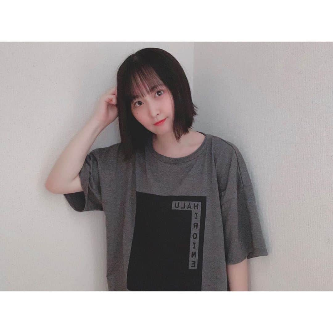 山邊歩夢さんのインスタグラム写真 - (山邊歩夢Instagram)「☺️☁️🖤 * * かわいいTシャツ！グレー珍しめ！ * * #あゆーで #haluhiroine #ハルヒロイン #私服 #お洋服 #グレー #黒 #Tシャツ」8月17日 20時50分 - ayuyamabe_official