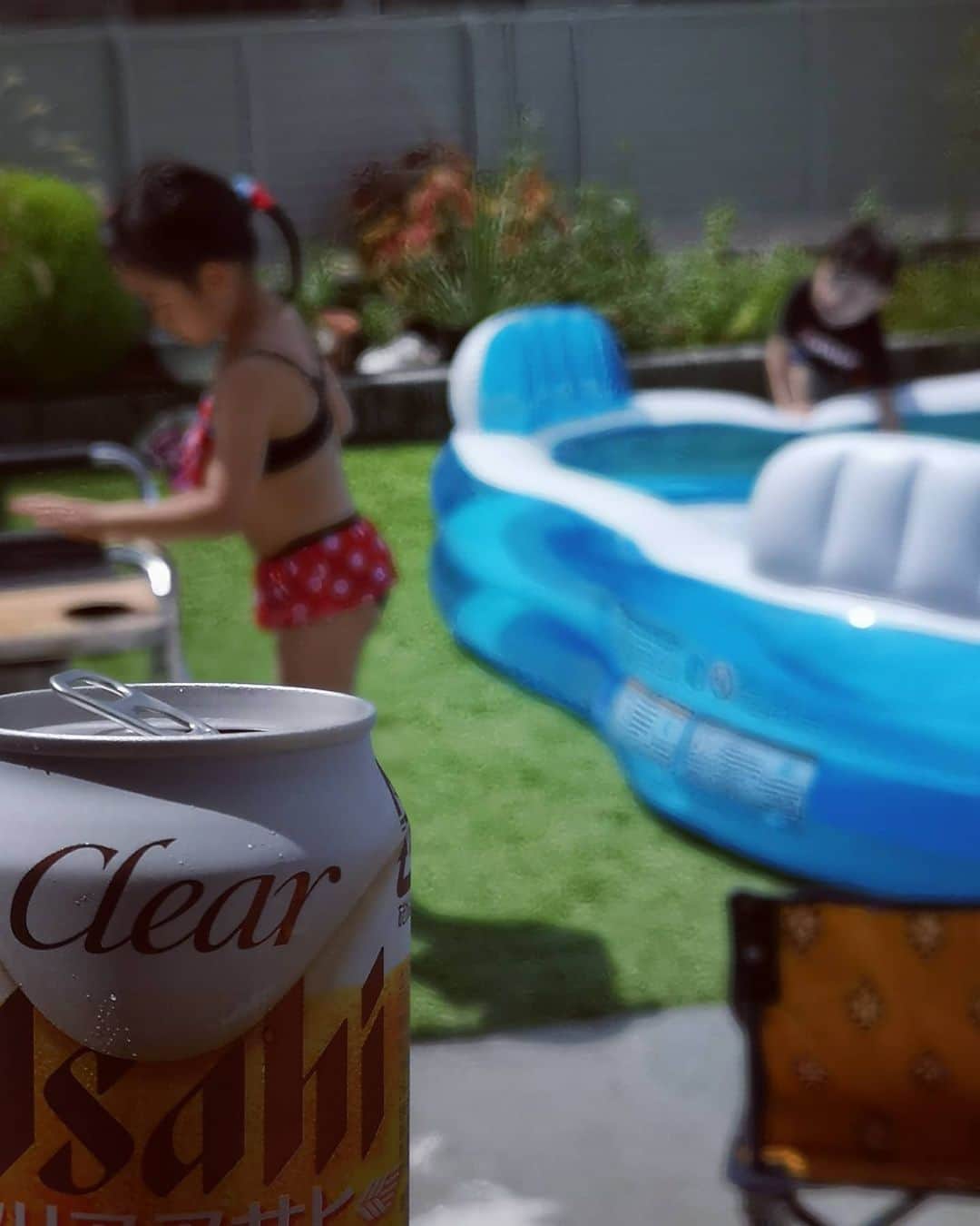 山上紗和 のインスタグラム：「短い夏休み終了👦👧👶 #姪がかわいすぎて変態になりそう  #妹 #姪 #赤ちゃん #赤ちゃんのいる生活 #4歳 #4歳男の子 #4歳男の子 #従姉弟 #仲良し  #クリアアサヒ #プール #水着 #お庭 #ルイージ #ルイージ愛が止まらない幼児 #貸し切り新幹線 #密どころか無人」