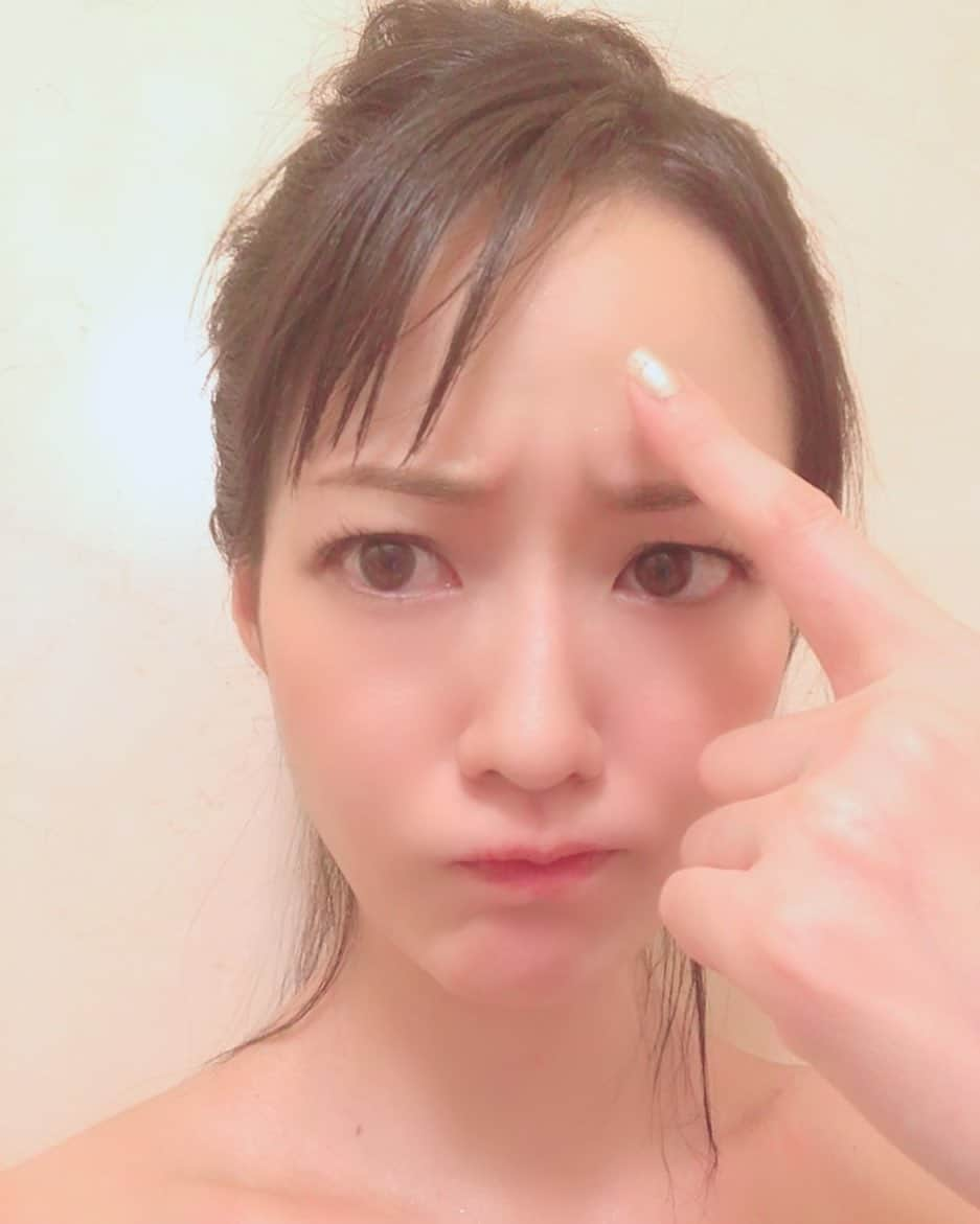 吉山りささんのインスタグラム写真 - (吉山りさInstagram)「なんか  く わ れ た 🥺  #吉山りさ #お風呂  #温泉 #入浴剤マニア #バスタイム #モデル #フリーモデル #美容 #痒い #汗だく女子 #撮影  #40代 #bathtime #me #instaoftheday」8月17日 21時00分 - oreorerisa