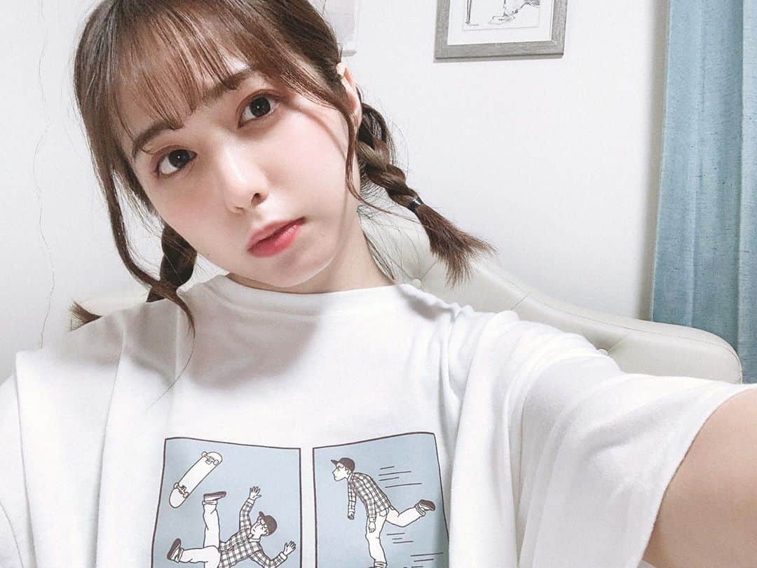 前田美里のインスタグラム：「げつようび。 #kutir Tシャツかわええ。 . .  #月曜日 #Tシャツ #💙 #三つ編み  #おうち時間 #stayhome #ノスタルジック #女子力 #自撮り  #film #film_jp #photo #summer #selfie #ファインダー越しの私の世界 #写真好きな人と繋がりたい #ヲタク #欅坂46 #日向坂46 #costume #japanesegirl #follow #followme #좋아요 #팔로우미 #팔로미 #오오티디」