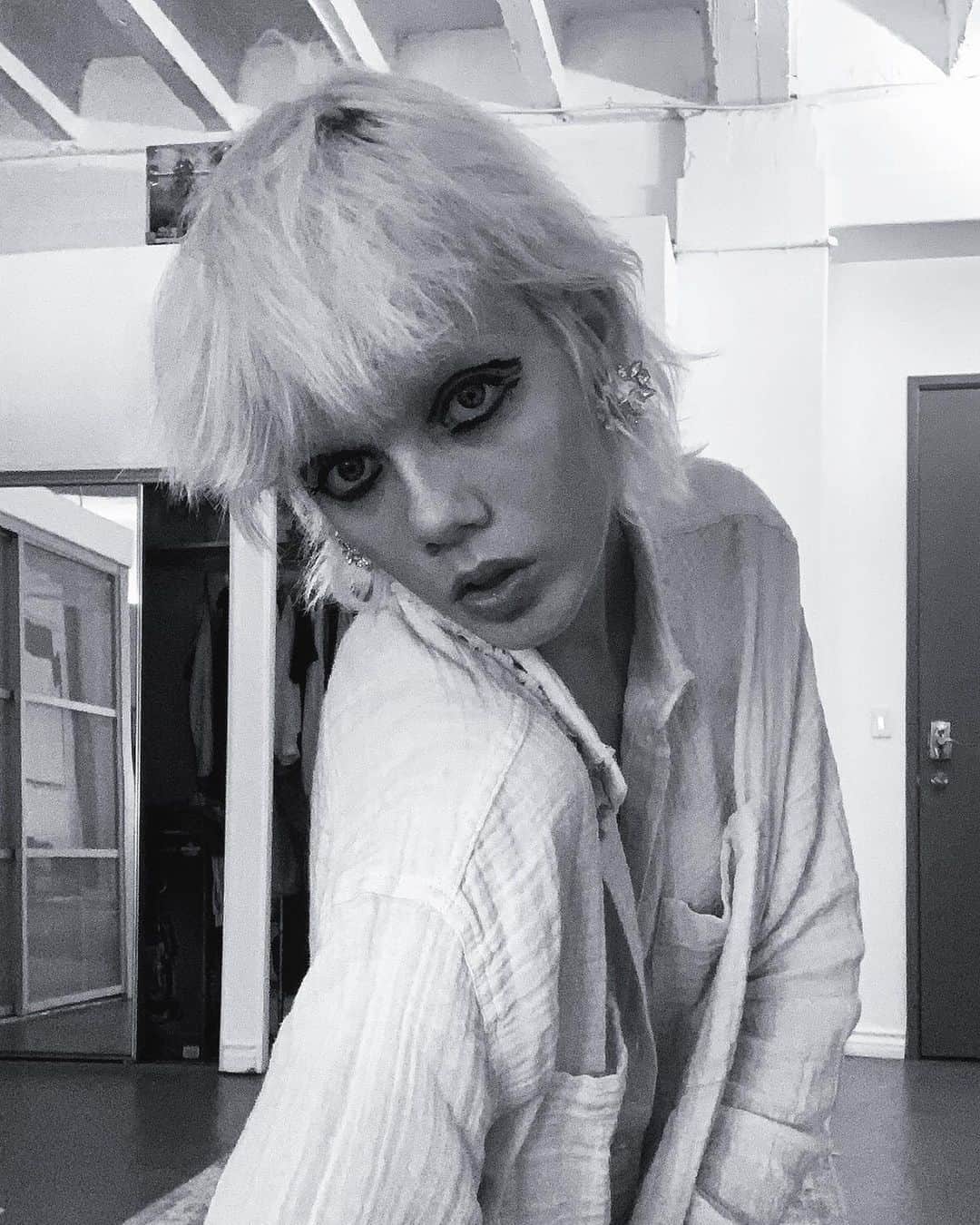 マリヤン・ジョンクマンのインスタグラム：「Becoming a make up artist ? 👽」