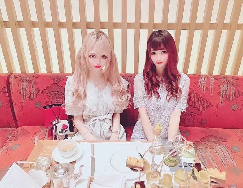 ねねーしゅさんのインスタグラム写真 - (ねねーしゅInstagram)「お盆休みなう ジェントル一緒のここちゃんとペニンシュラ でアフタヌーンティー☕️💓 限定のマンゴーのやつ🥭❣️ どれも可愛くて美味しかった✨ 朝まで飲み明かして色々語って楽しかった❤️  #歌舞伎町#キャバクラ#新宿#キャバ嬢#アフタヌーンティー#ペニンシュラ東京 #マンゴースウィーツ#水商売#キャバ#コンカフェ#BARt#サパー#ホスト#インスタ映え#お盆休み満喫」8月17日 21時18分 - nenepiyon