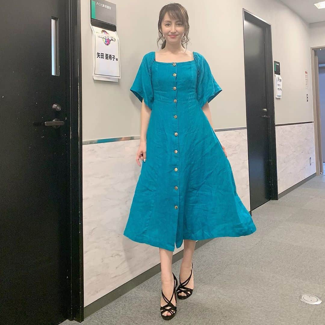 矢田亜希子さんのインスタグラム写真 - (矢田亜希子Instagram)「プレビュールームの衣装は @velnica_japan  @ader_official  靴は @louboutinworld  でした！ ヘアメイクは#横山雷志郎  さん」8月17日 21時21分 - akiko_yada