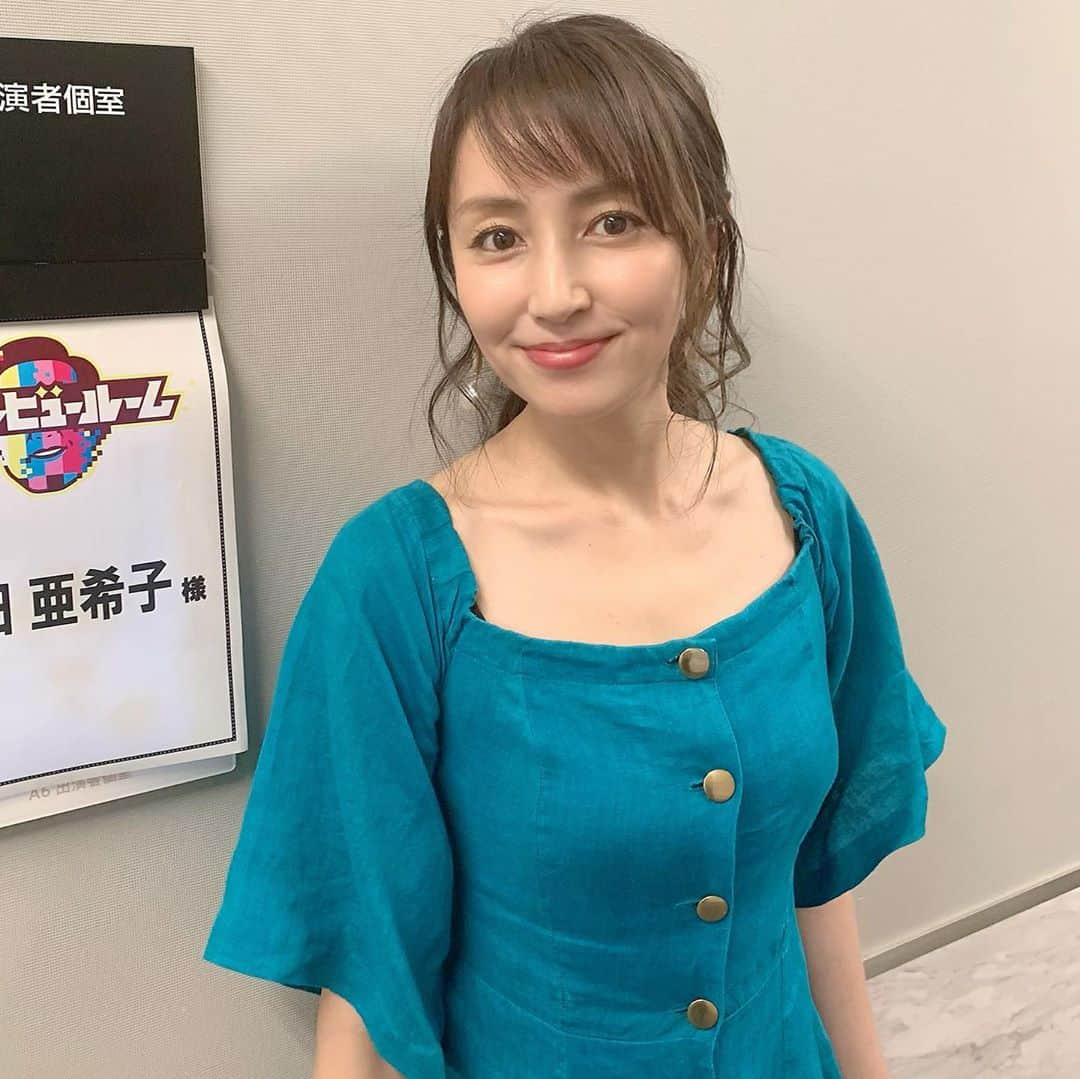 矢田亜希子さんのインスタグラム写真 - (矢田亜希子Instagram)「プレビュールームの衣装は @velnica_japan  @ader_official  靴は @louboutinworld  でした！ ヘアメイクは#横山雷志郎  さん」8月17日 21時21分 - akiko_yada