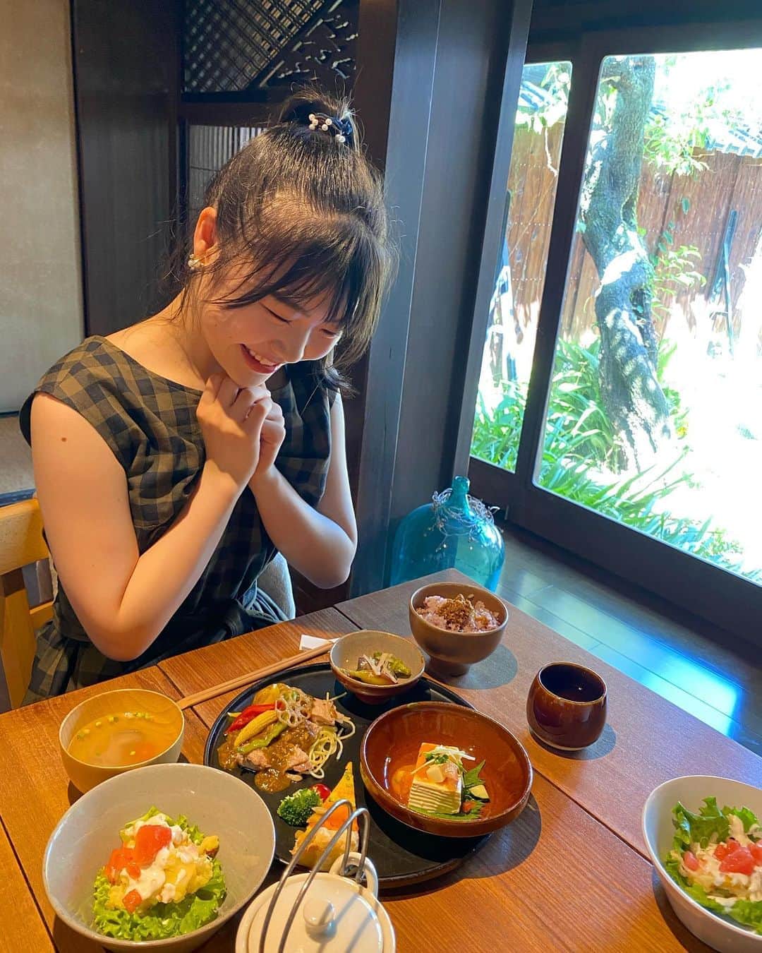 出口結菜のグルメインスタ