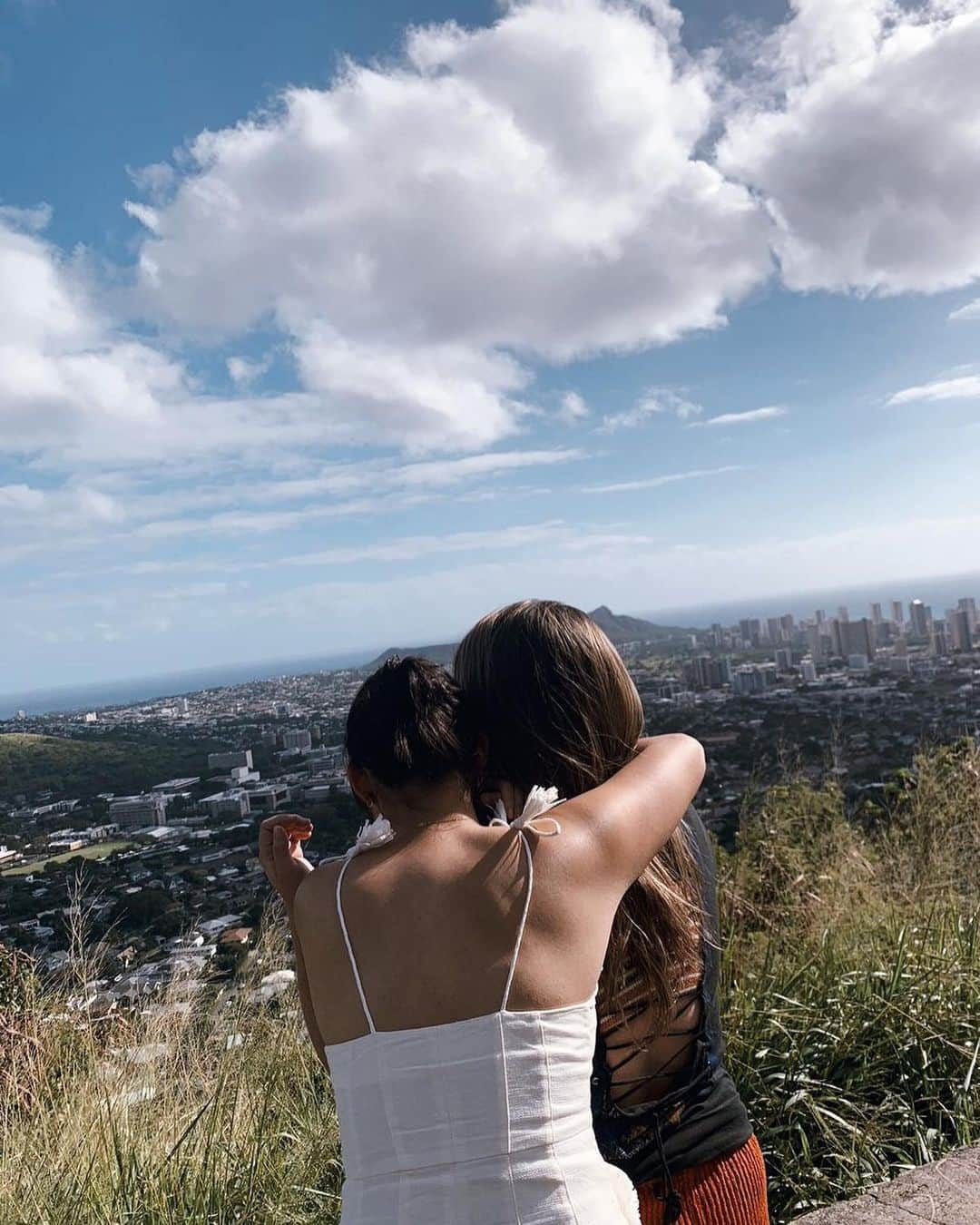 リザ・ソベラーノさんのインスタグラム写真 - (リザ・ソベラーノInstagram)「Happy birthday to this fun and loving girl! You’re the best travel buddy and concert buddy anyone could ever ask for. Thanks for bringing so much sunshine to all us with your contagious laugh and free spirit. ❤️」8月17日 21時23分 - lizasoberano