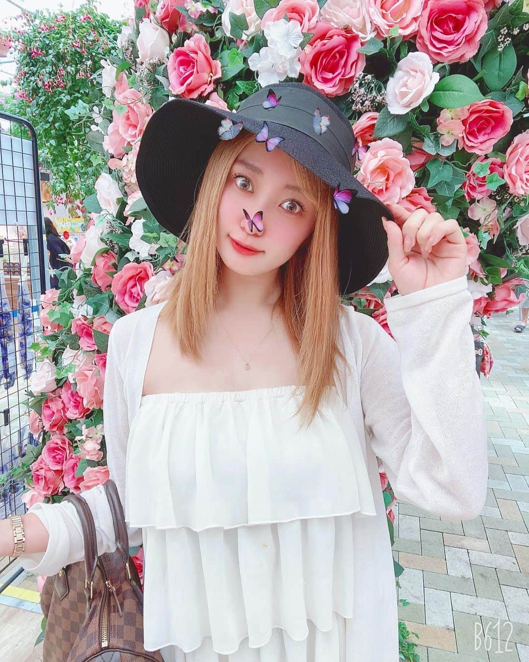 のインスタグラム：「❤️🌷❤️🌷❤️🌷❤️. * 안녕하세요〜:)💕. お盆休みも終わたね🌈✨. ほんと毎日暑いっっ…😳💦. hat👒 @gu_global . cardigan @rienda_official . one-piece👗 @resexxy_official . bag👜 @louisvuitton . #follow #followｍe #me #travelphotography #travelgram #travel #ootd #japan #hakone #좋아요 #팔로우 #팔로미 #데일리코디 #셀카 #셀스타그램 #얼스타그램 #여행스냅 #일본여행 #여행스타그램 #箱根 #箱根温泉 #三島スカイウォーク #グラビア #恵比寿マスカッツ #松本ゆん」