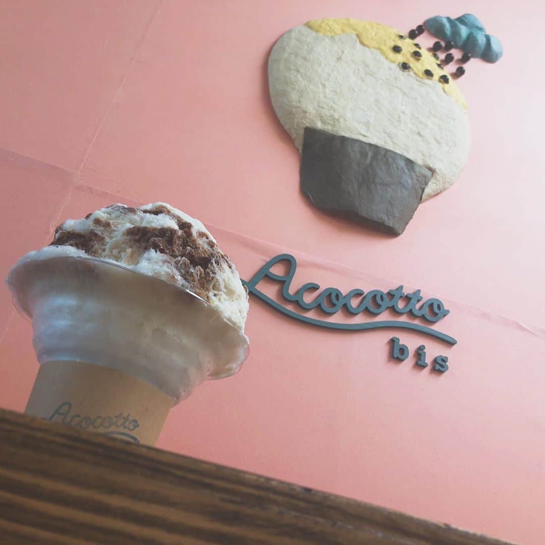 夏川愛実のインスタグラム：「﻿ ﻿ 今日が期間限定最終日だった﻿ a.cocotto bisのかき氷食べてきた🤤💓 ﻿ ラムミルクチョコ💗﻿ 初めて食べたけど﻿ ありえんおいしかった！！！！﻿ ﻿ ﻿やっぱ夏はかき氷だねええ ﻿ #かき氷#エーココット#acocotto  #ラムミルクチョコ   ﻿」