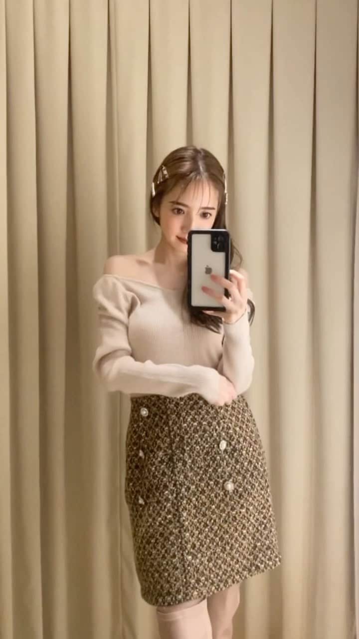 平木愛美のインスタグラム：「秋服撮影、オフショット🤍  日中は４０度越えな地域もあるんですよね、、みなさん熱中症や体調お気をつけてください！⚪️  #ootd #fashion #miia #shooting」