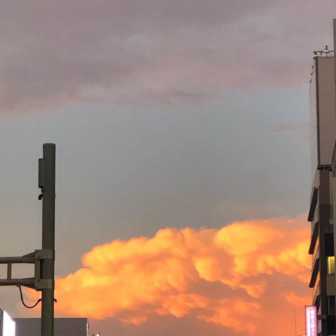橘二葉さんのインスタグラム写真 - (橘二葉Instagram)「今日の空☁️🧡 綺麗やったから思わず写真撮ってしまった🤳 ・ ・ #二葉のつぶやき  #sky #summer #sunset #japan #tokyo」8月17日 21時37分 - futaba_tachibana_tpd