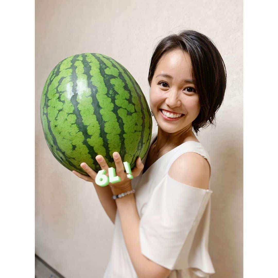 VANRIのインスタグラム：「* 小顔効果🍉 #watermelon #西瓜 #summer #夏」