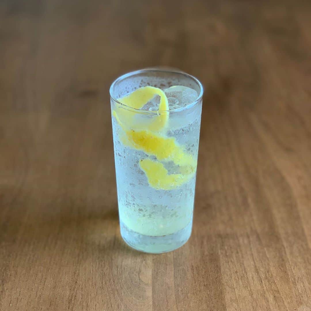 shin -SAKE instructor-さんのインスタグラム写真 - (shin -SAKE instructor-Instagram)「レモンのインフィニティサワー。 冷たくて、透明で。 #無限 #レモンサワー #檸檬」8月17日 21時36分 - shim_8k