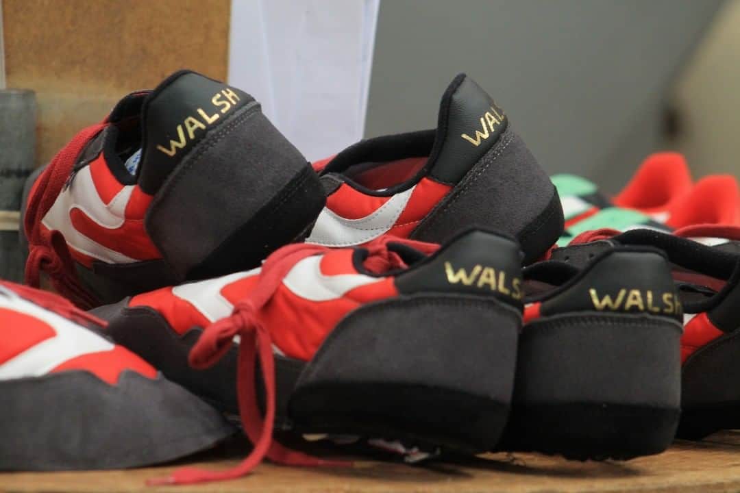ウォルシュのインスタグラム：「The Walsh Ensign Red 😍 . . . #normanwalshuk #normanwalsh #britishmanufacturing #madeinbritain #ukmfg #shoes #footwear #sneakers」
