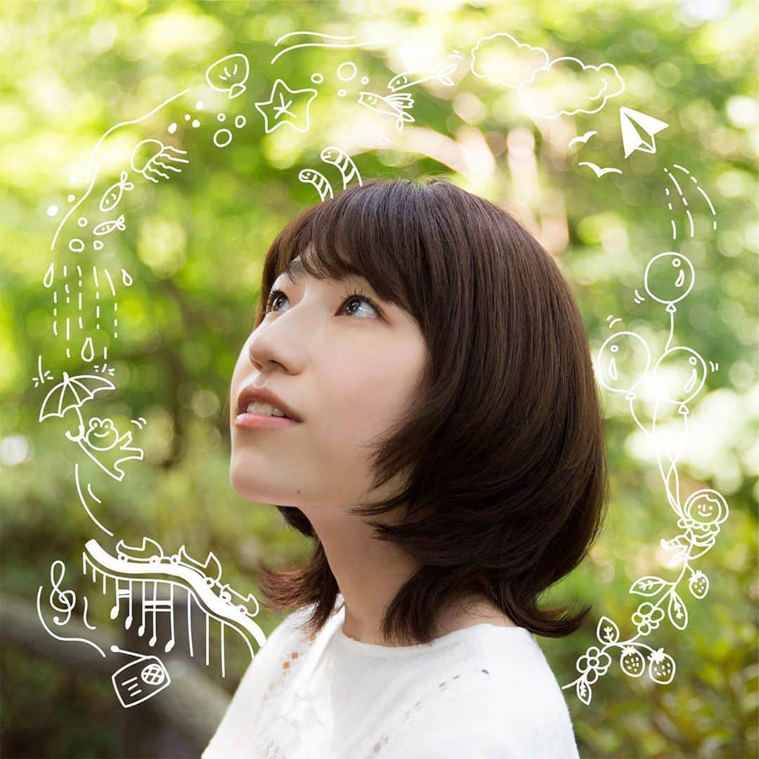 関取花のインスタグラム：「9/4(金)配信リリースの「今をください」、ジャケ写公開されました🌻  写真は植本一子さん、そしてその上に私がイラストを描きました✍️ とっても気に入っています。実はイラストにも一つ一つ意味があるのですが、それはまた後々…！  そして、楽曲初解禁日が決まりました📻   8/20(木)17:00〜19:48  TOKYO FM「Skyrocket Company」  にゲスト出演&宇宙最速オンエアです🚀  渾身のバラード曲です。ああ本当に早くたくさんの人に聴いてほしい。木曜のスカロケ、絶対聴いてくださいね📻✊」