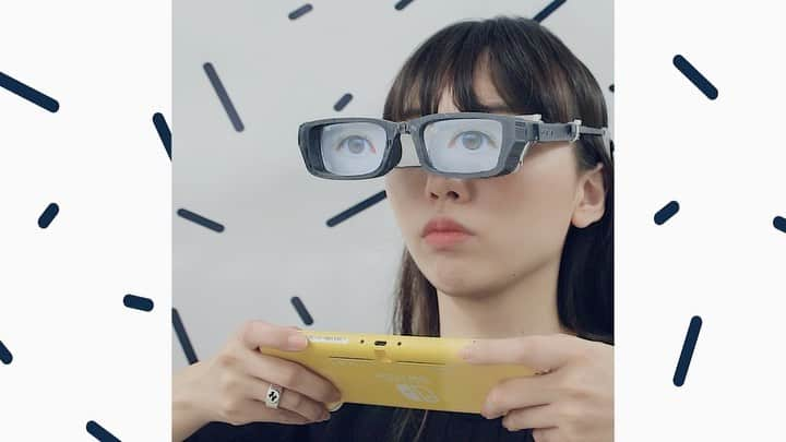 藤原麻里菜のインスタグラム：「I made the glasses to allow playing a game pretending to hear a meeting. This is used periscope technology🔭  _ #mudazukuri #無用發明 #uselessmachine #wastedcreations #無駄づくり _ #3dprinting #gaming #nintendoswitch」