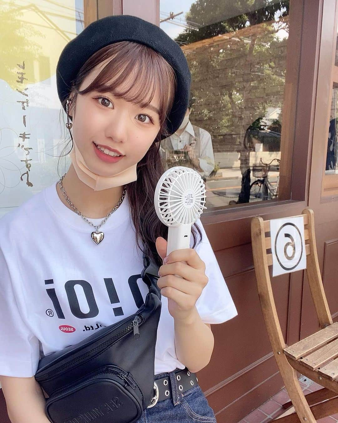 鈴木遥夏さんのインスタグラム写真 - (鈴木遥夏Instagram)「. 毎日暑くて暑くて困ってしまうので、ハンディファンを持ち歩くことにした🎶🌬🌬  . #ハンディファン  #扇風機はじめました  #ヘアアレンジ #ポニーテール」8月17日 22時00分 - haruka4227