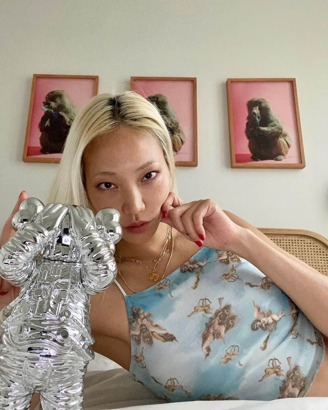 パク ・スジュのインスタグラム：「👩🏻‍🚀🚀🌌 space holiday @kaws」