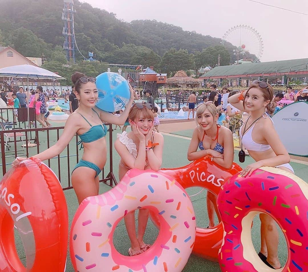 Ribonさんのインスタグラム写真 - (RibonInstagram)「みんなでサマーランドいってきたよ！ 夏休みって感じでした👙💓 . . . . .  #バーレスク東京 #burlesquetokyo #スーパーバーレスク #japanesegirl #ゆめかわいい  #ぱっつん前髪 #六本木 #歌舞伎町  #大人可愛い  #お人形さん #キャバ嬢 #色気 #dollface #あざとい #可愛いの擬人化 #谷間  #乙女 #ビキニ #水着 #笑顔 #smile  #eimyistoire #夏休み #サマーランド #プール # #ギャル　#インスタ映え #くびれ」8月17日 22時19分 - ribon_burlesque