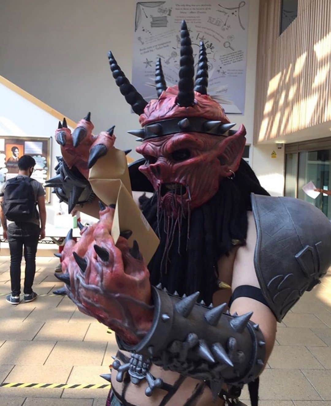 Kerrang!さんのインスタグラム写真 - (Kerrang!Instagram)「Absolute legend @_lani_mask_ dressed up as Oderus Urungus to collect his A-Level results 🤘 We're pretty sure the GWAR leader wouldn't stand for the marking cock-up...  ⠀⠀⠀⠀⠀⠀⠀⠀⠀ @gwar #kerrang #kerrangmagazine #gwar #oderusurungus #davebrockie」8月17日 22時20分 - kerrangmagazine_