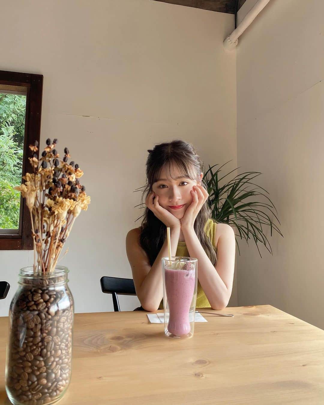加藤美南のインスタグラム：「ベリーヨーグルト好き？🍇」