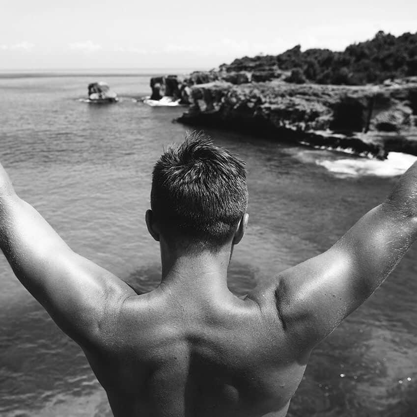レステロッズのインスタグラム：「Bali vibes & original swimwear @niklasnyman #wecallittimeless」
