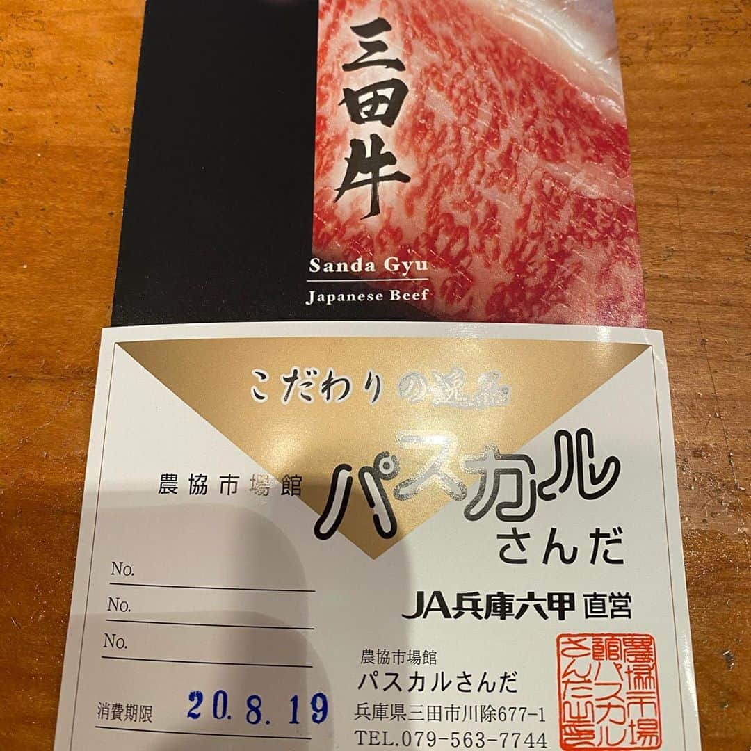 高嶋ちさ子さんのインスタグラム写真 - (高嶋ちさ子Instagram)「我ながら最高の出来だ！俺って天才！ って言うかただお肉が良いだけですが…。 山葵醤油が合うローストビーフでした。 ママの料理で好きなのなぁにと聞いたら、ローストビーフだって… お受験なら落ちる答えです。」8月17日 22時41分 - chisakotakashima