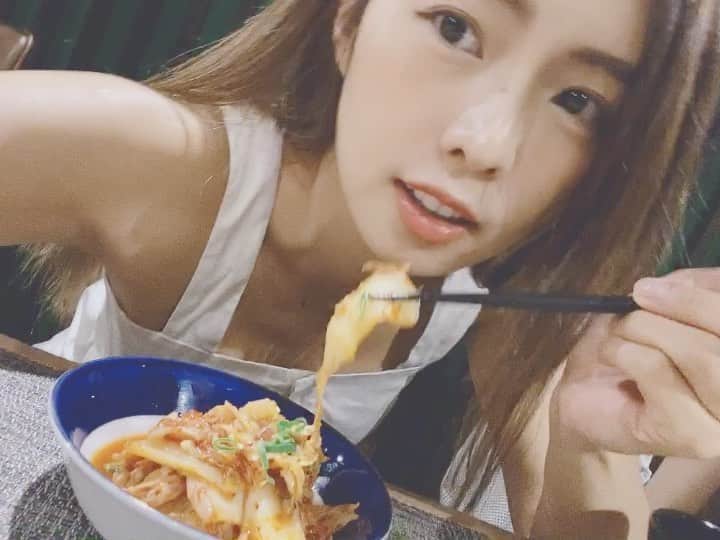 Dewi Chienのインスタグラム：「🍺深夜限定（店還開著⋯是不是不夠深夜？！#近期的新歡#開始燒肉吧#大衛大推#好粗欸」