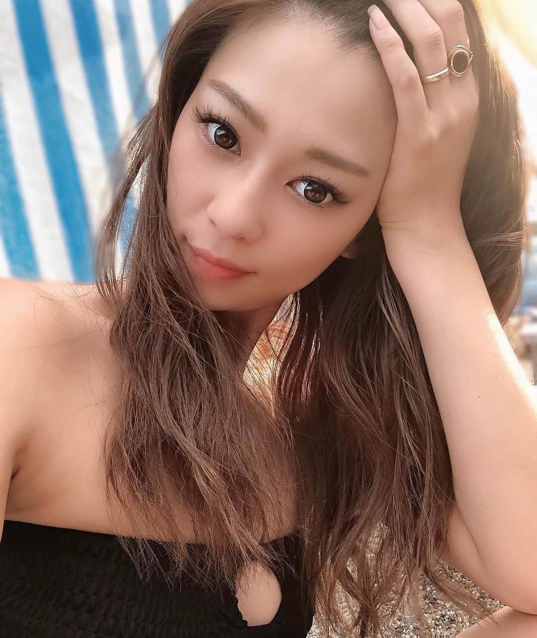 長谷川唯のインスタグラム：「・ ・ 今日も充実☺️もう眠たくなってきたぁ💤ベッドの中から更新中✨おやすみなさい🌃  ・ ・ #マツエク薄くした #今日もありがとう #goodnight #me #happy #love #today」