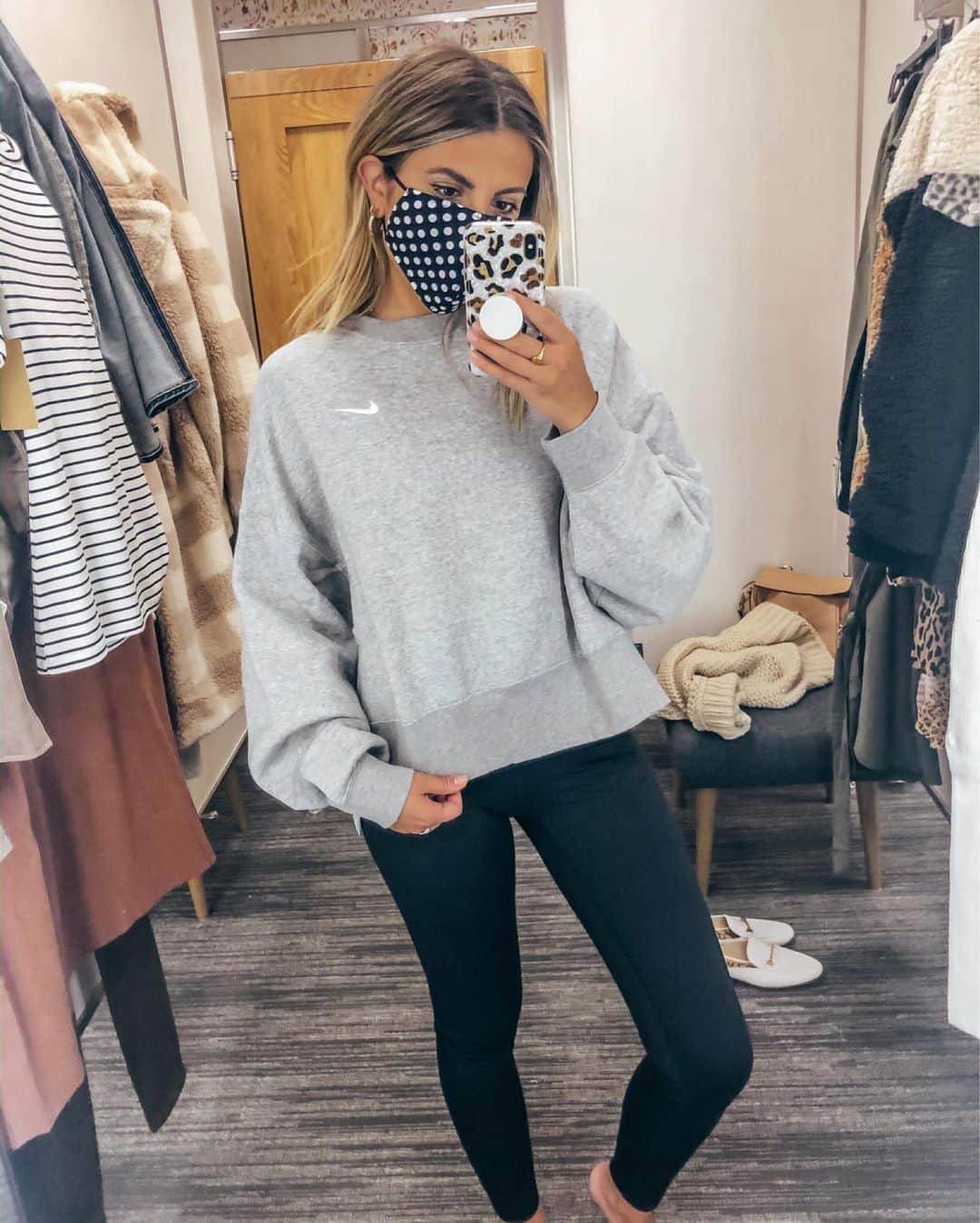 Stephanie Sterjovskiさんのインスタグラム写真 - (Stephanie SterjovskiInstagram)「Which look will be your fall mood this year?? 1, 2 or 3? I’m thinking 2 for me - at home Nike vibes for the win! 😎 Popped into @nordstromcanada this weekend to check out the Anniversary Sale Early Access which just began for us here 🇨🇦 and it did not disappoint! The sale opens up to everyone this Wednesday online/in-stores in Canada (U.S. too) & I did a little try on in the change room (more on the blog). Love this sale because it’s when NEW fall merch is discounted before prices go back up (usually sales are on older season items) so that’s what makes this one unique. I haven’t done much shopping in 2020 but I did save up for this sale because it’s a good one! Check out my blogpost at the link in my bio for sizing, fit and more details. 🥰 If items are sold out (which they do quickly 😩) I’ll be sure to link to similar ones so you can still get the look on my @liketoknow.it page! 😘 http://liketk.it/2UDRb #liketkit #LTKsalealert #nordstromsale #nordstromanniversarysale」8月17日 22時57分 - stephsjolly