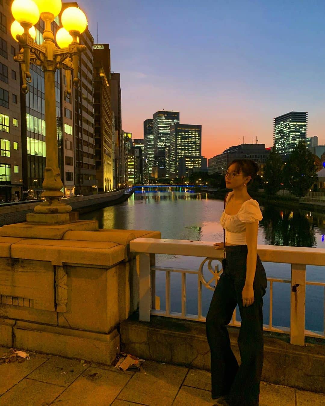 のインスタグラム：「家族と過ごせる時間幸せ😊💕 東京に出て一人暮らししてもう8年になるから時間が経つのって早いなぁ、ってしみじみ思います🥺 後悔のない生き方をしたいな、っていつも思いながら過ごしてます😆笑 . . . . #osaka #北浜」