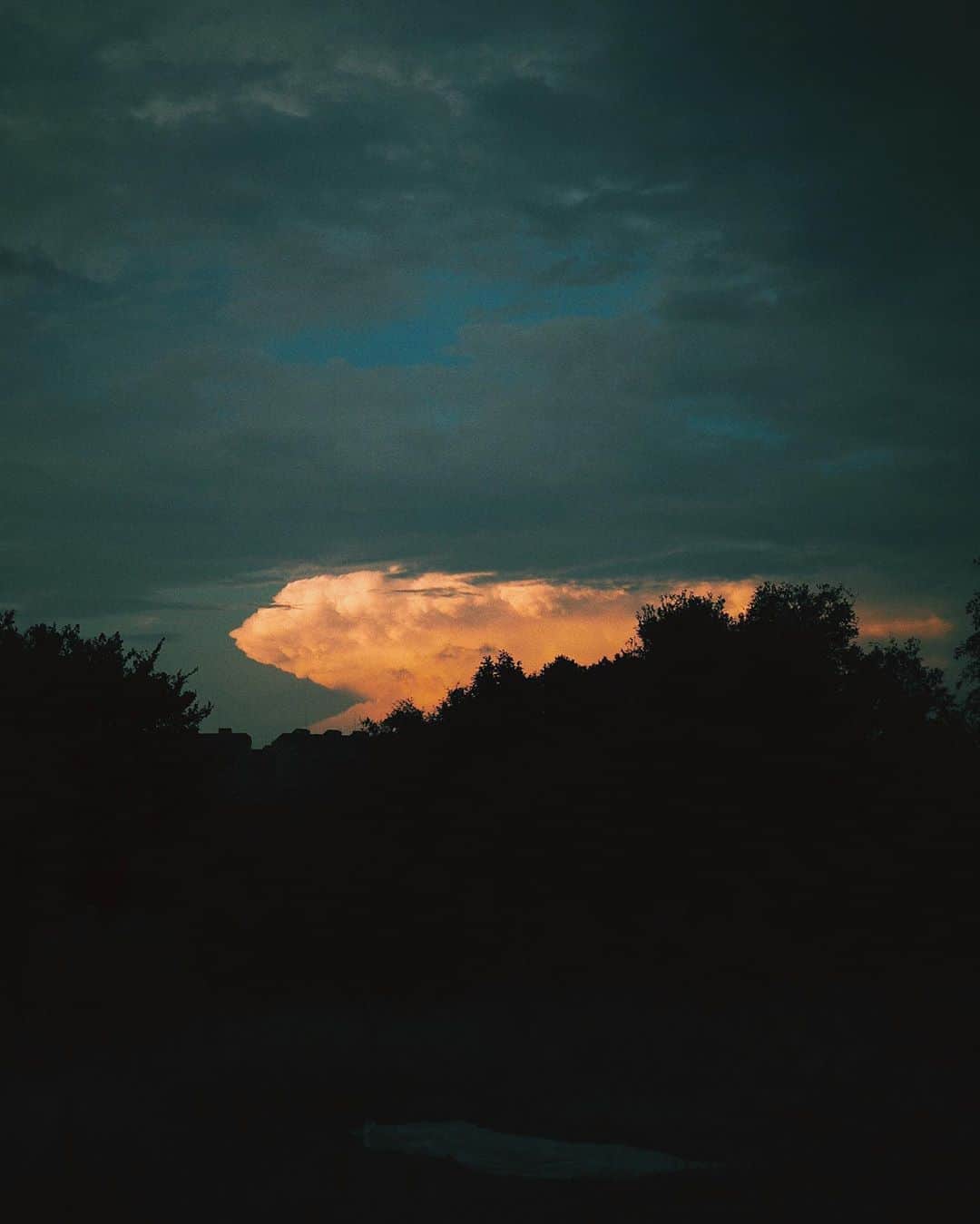 花楓さんのインスタグラム写真 - (花楓Instagram)「数秒で、 変わっちゃうもんね。  だから愛おしい。  #空と雲がすき」8月17日 22時51分 - _caede_