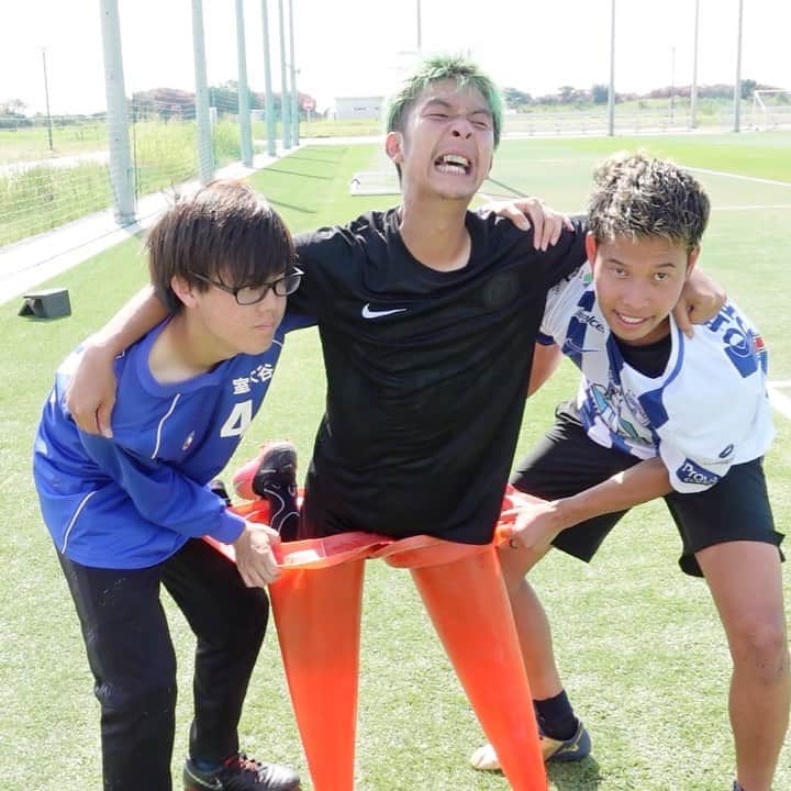 マキヒカのインスタグラム：「#Jグリーンに金獅子のシキ #熱中症に気をつけて下さい #神様いつもありがとう」