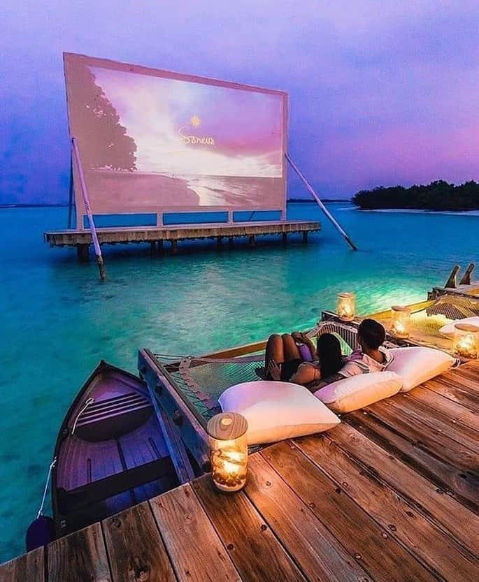 Public Desireさんのインスタグラム写真 - (Public DesireInstagram)「What film would you watch here?! let us know in 𝙘𝙤𝙢𝙢𝙚𝙣𝙩𝙨👀😍🔥😱 𝙏𝙖𝙜 𝙩𝙝𝙚 𝙛𝙧𝙞𝙚𝙣𝙙𝙨 you would take too 👀 . www.publicdesire.com #quote #qotd #pdbae #trend #inspo #holiday」8月17日 23時00分 - publicdesire