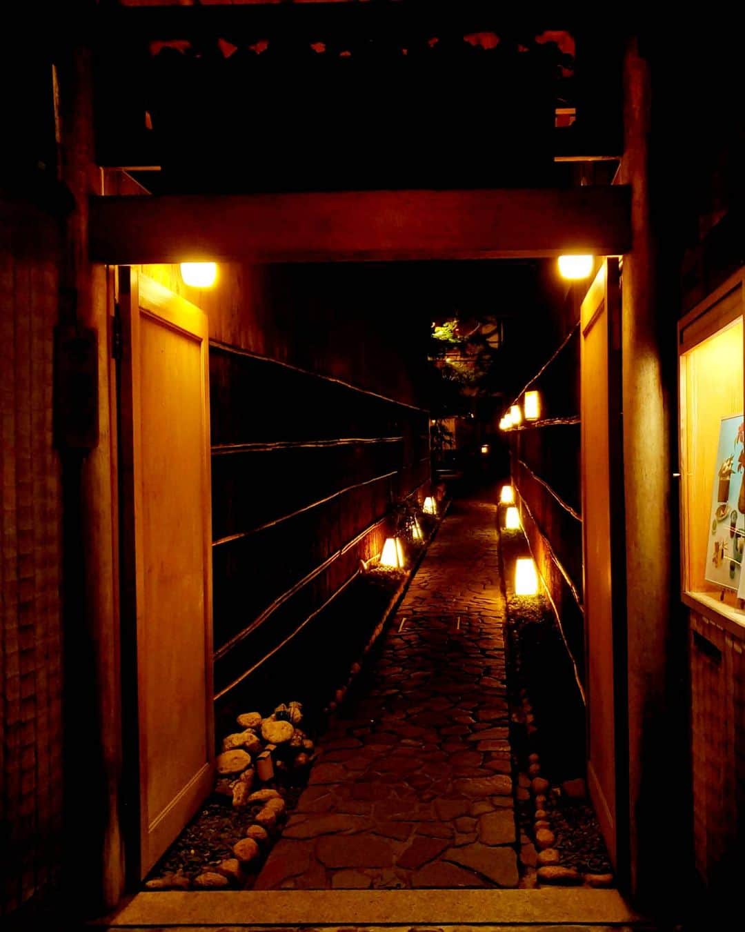 Shihoさんのインスタグラム写真 - (ShihoInstagram)「京都っぽい。よね。  #京都 #懐石料理 #小道 #木屋町 #kyoto #japan  #singerslife」8月17日 23時03分 - fried_pride_shiho