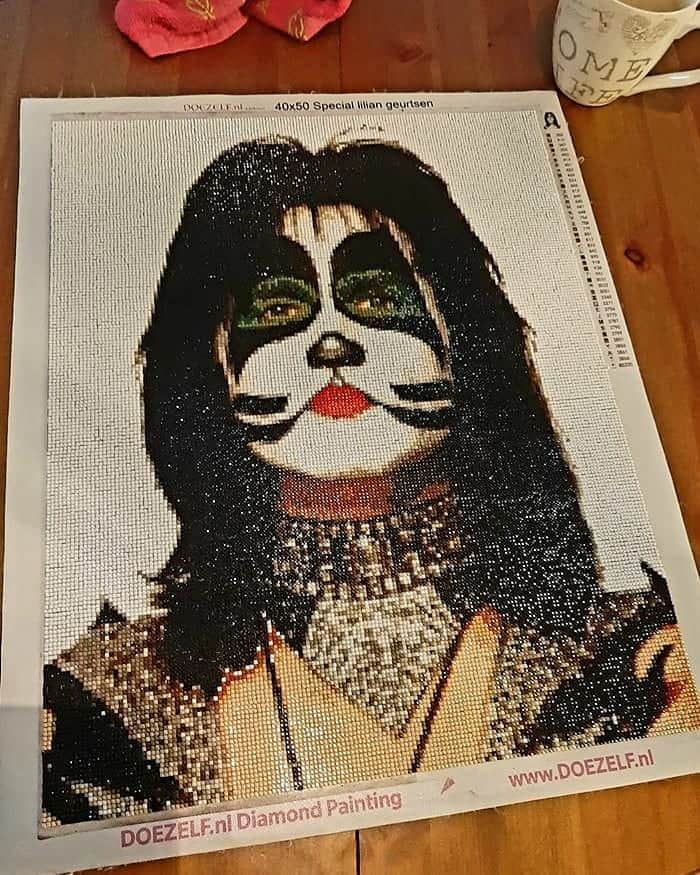 KISSさんのインスタグラム写真 - (KISSInstagram)「Staying busy with KISS! Lilian Geurtsen spent quarantine working on this wonderful diamond painting of #EricSinger, her favorite drummer. #KISSARMYROCKS! #KISSFanArt」8月17日 23時06分 - kissonline