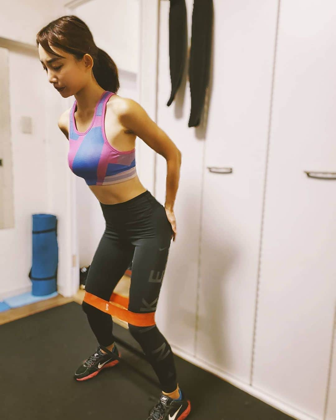 保坂玲奈さんのインスタグラム写真 - (保坂玲奈Instagram)「______#workoutwear  . . 更なる美尻を目指して🍑 @kengo6010 新しいトレーニングウェア🔥 @nike の形もデザインも好き‪‪❤︎‬ . . . #トレーニングウェア#ナイキ#NIKE#ワークアウト女子#トレーニー女子#美尻トレーニングワークアウトウェア#チューブトレーニング#スポーツウェア#腹筋#腹筋女子」8月17日 23時06分 - __renao_0707