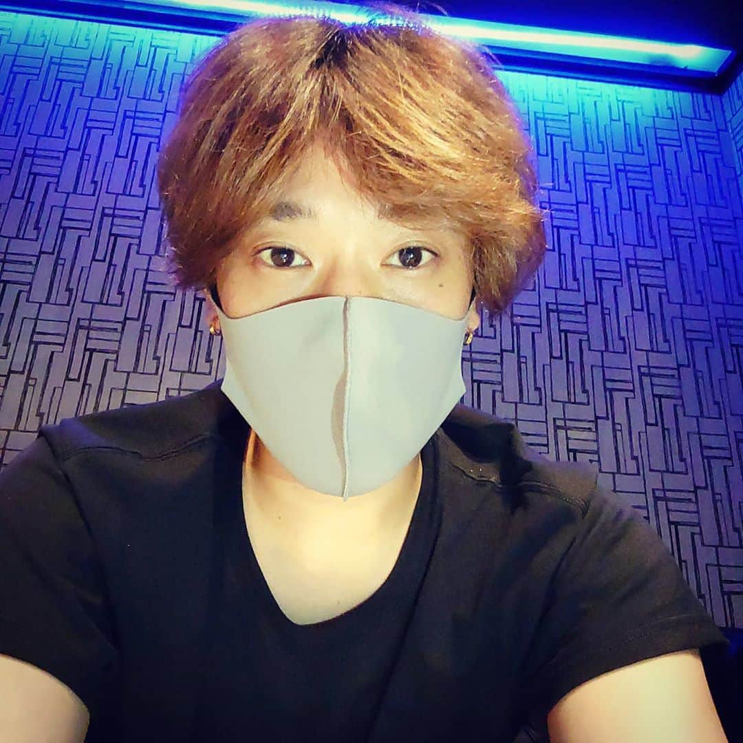 礼保さんのインスタグラム写真 - (礼保Instagram)「このマスク冷や冷やしてスースーする。  （ただの真顔）」8月17日 23時07分 - leo_akanishi_official