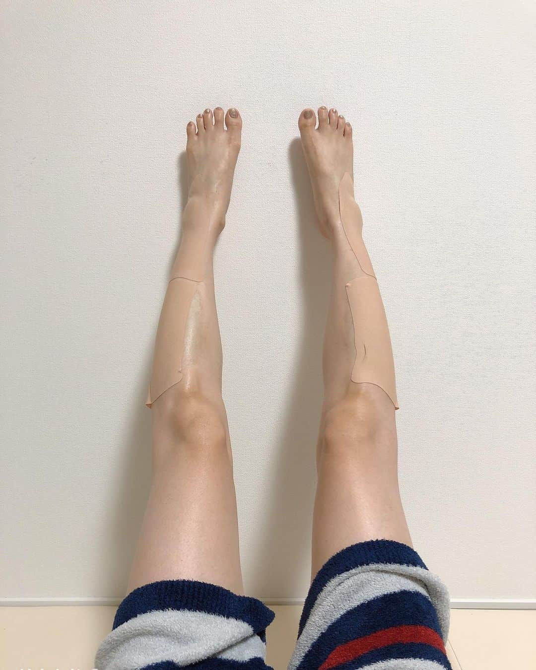 田中理恵さんのインスタグラム写真 - (田中理恵Instagram)「毎日湿布。笑笑 おやすみなさい🌙  足、腰、肘、股関節。 湿布が足りない🤣🤣🤣」8月17日 23時17分 - riiiiiie611